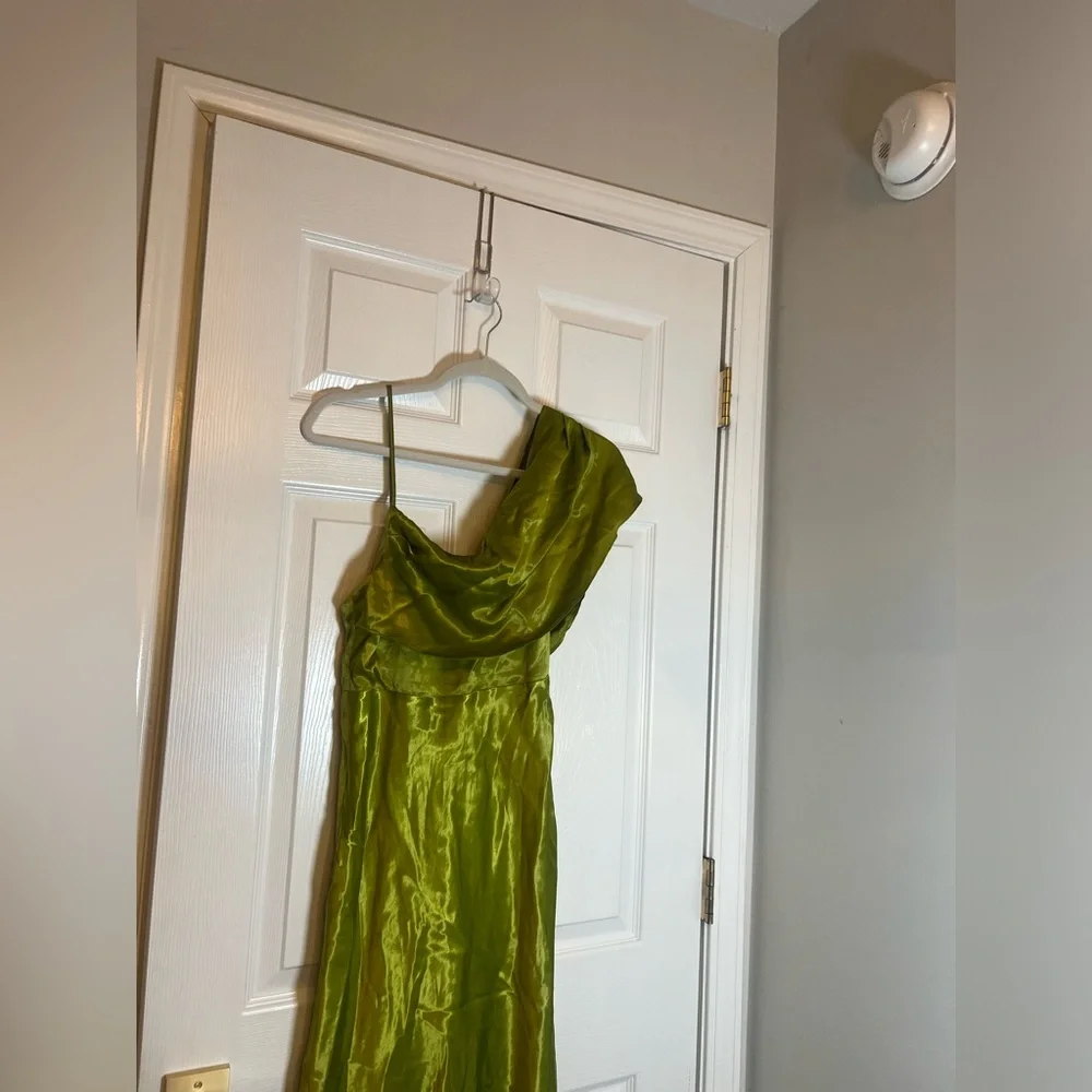 House of Harlow 1960 x REVOLVE Antonia Gown in Green - Picture 4 of 7